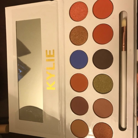 KYLIE Royal Peach 🍑 12 color palette